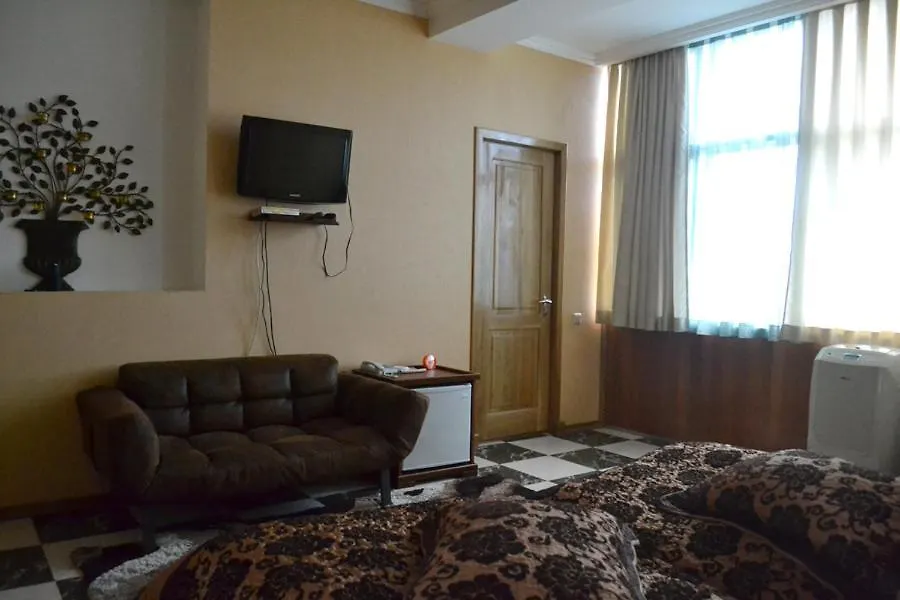 Iceberg Hotel Tiflis 3*,